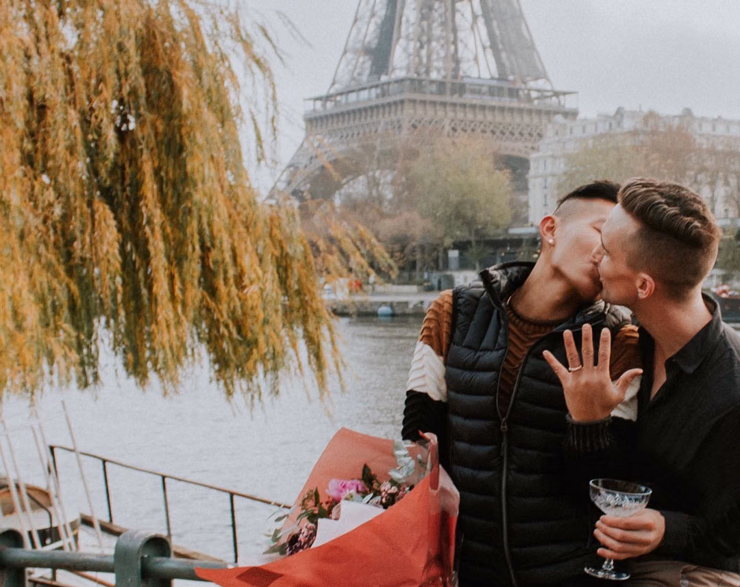 gay proposal in paris