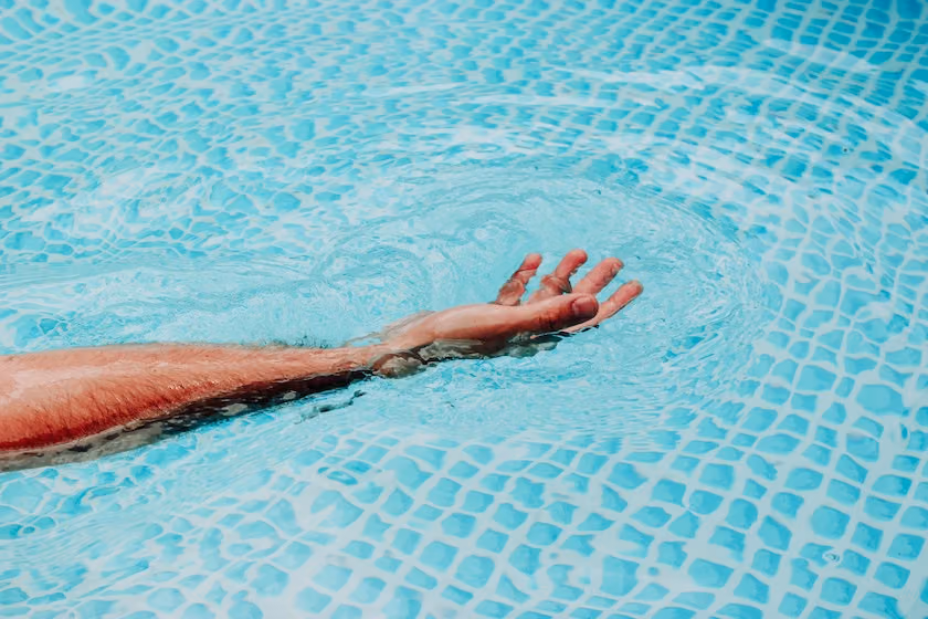 hand in water